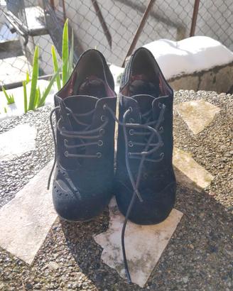Scarpe da donna nere scamosciate con tacco