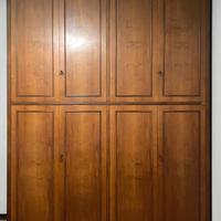 Armadio vintage a otto ante finitura noce