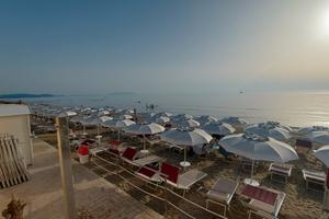 Trilocale sul mare con posto auto