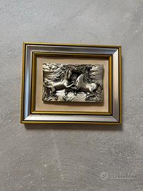 Elegante quadro in altorilievo in argento. Firmato