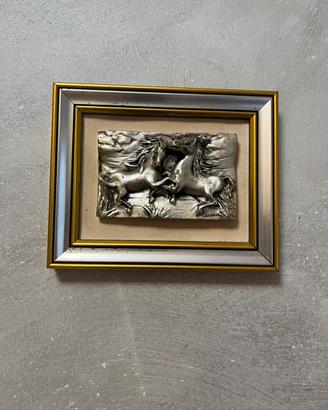 Elegante quadro in altorilievo in argento. Firmato