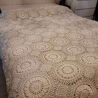 Copriletto all'uncinetto fatto a mano