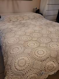 Copriletto all'uncinetto fatto a mano