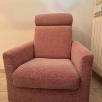Poltrona rosa in perfette condizioni estetiche