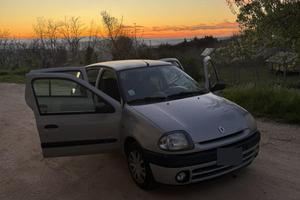 Renault Clio 1.2 benzina 5 porte – neopatentati
