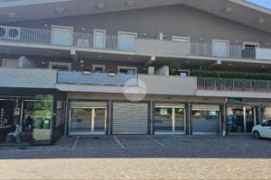 NEGOZIO A MONTESARCHIO