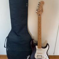 Chitarra elettrica con  amplificatore e accessori