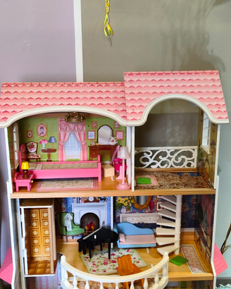 Casa delle bambole in legno