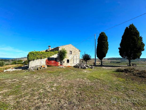 Casa Colonica con Terreno - Fermo