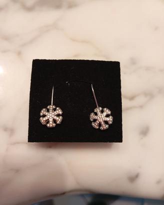 Orecchini d'argento con zirconi 