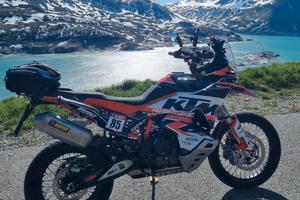 KTM 890 Adventure R 2024 (MY23) con Tech Pack