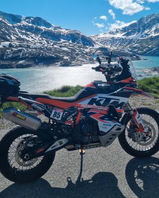 KTM 890 Adventure R 2024 (MY23) con Tech Pack