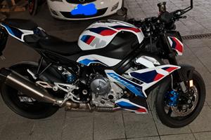 BMW M1000R