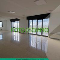 NEGOZIO A POGLIANO MILANESE