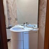 Mobile lavabo con specchio per bagno