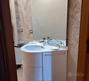 Mobile lavabo con specchio per bagno