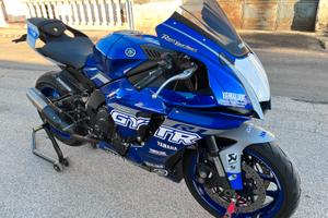 Yamaha R1