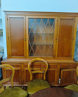 Mobile con vetrinetta e sportelli