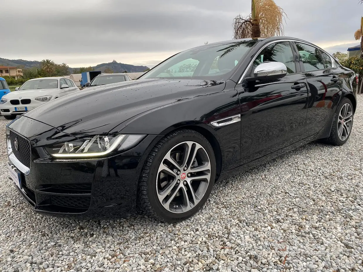 Jaguar XE (X760)