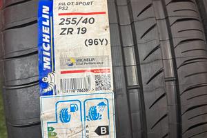 255 40 19 Gomme Estive Nuove Michelin 255 40R19