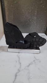 Scarpe Nere con Zeppa con chiusura a strappo
