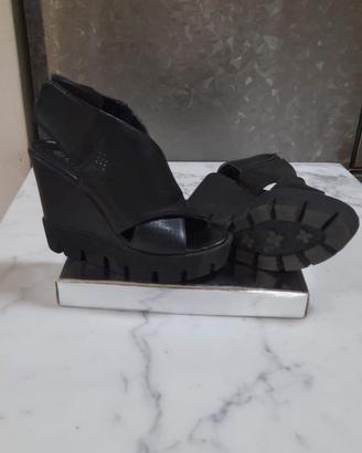 Scarpe Nere con Zeppa con chiusura a strappo