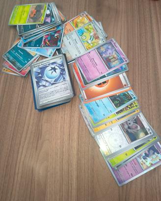 lotto carte Pokemon 100 pezzi 