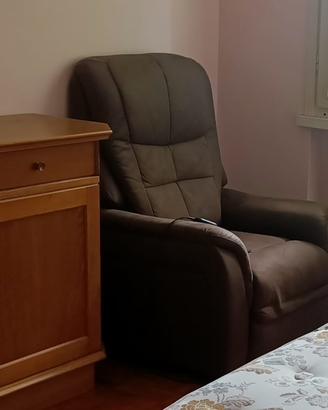 Poltrona reclinabile imbottita – Fiume Veneto (PN)