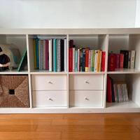Libreria IKEA Kallax con cassetti + cesto