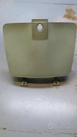 Sportello Aprilia Scarabeo 125 e 150 AP8148252