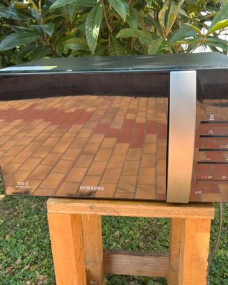 Forno microonde Samsung pari al nuovo
