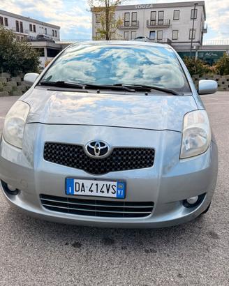 Toyota Yaris 1.3 5 p NAVI 2A SERIE