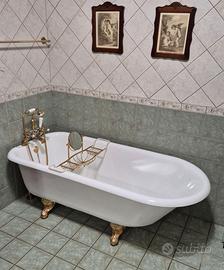 Vasca in ghisa con i piedini