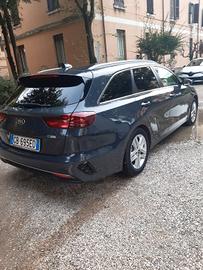 bella kia ceed 14 sw benz. gas
