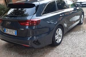 bella kia ceed 14 sw benz. gas