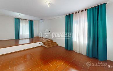 SOLUZIONE INDIPENTE CON AMPIE METRATURE E GIARDINO