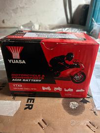 Batteria moto yuatsa nuova