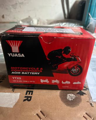 Batteria moto yuatsa nuova