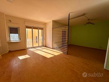 Ampio appartamento con doppio ingresso