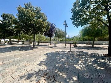 NEGOZIO A SANTA MARINA