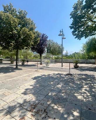 NEGOZIO A SANTA MARINA