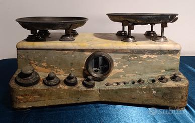 BILANCIA ANTICA A DUE PIATTI IN MARMO VINTAGE NEGO