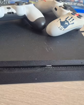 ps4 slim  2 controller e giochi