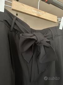 Pantalone nero classico com gamba larga