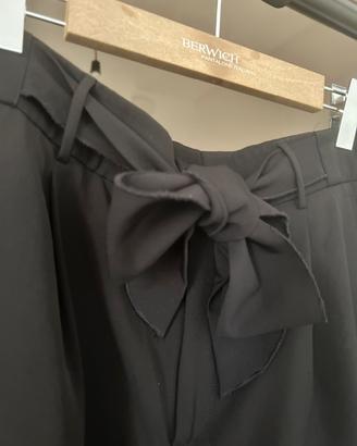 Pantalone nero classico com gamba larga