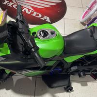 Moto elettrica a batteria con musica tipo Kawasaki