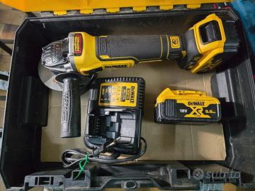SMERIGLIATRICE A BATTERIA DEWALT