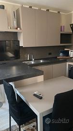 Cucina completa di elettrodomestici