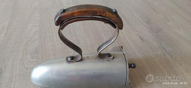 VECCHIO FERRO DA STIRO