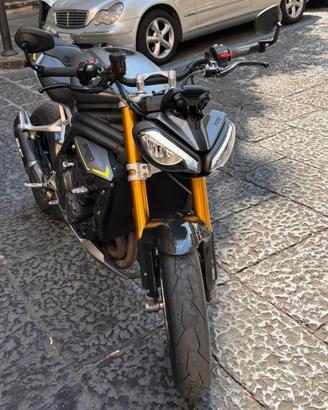 Triumph speed triple 1200